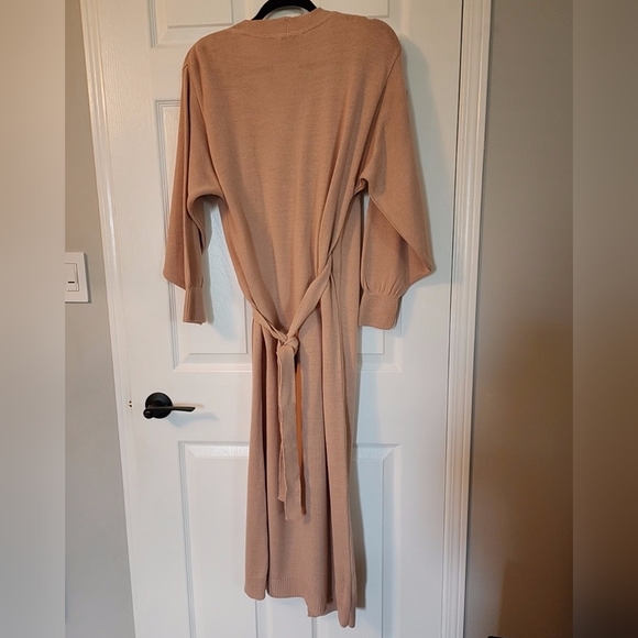 Pretty Lavish Midi Wrap Dress - Picture 4 of 6